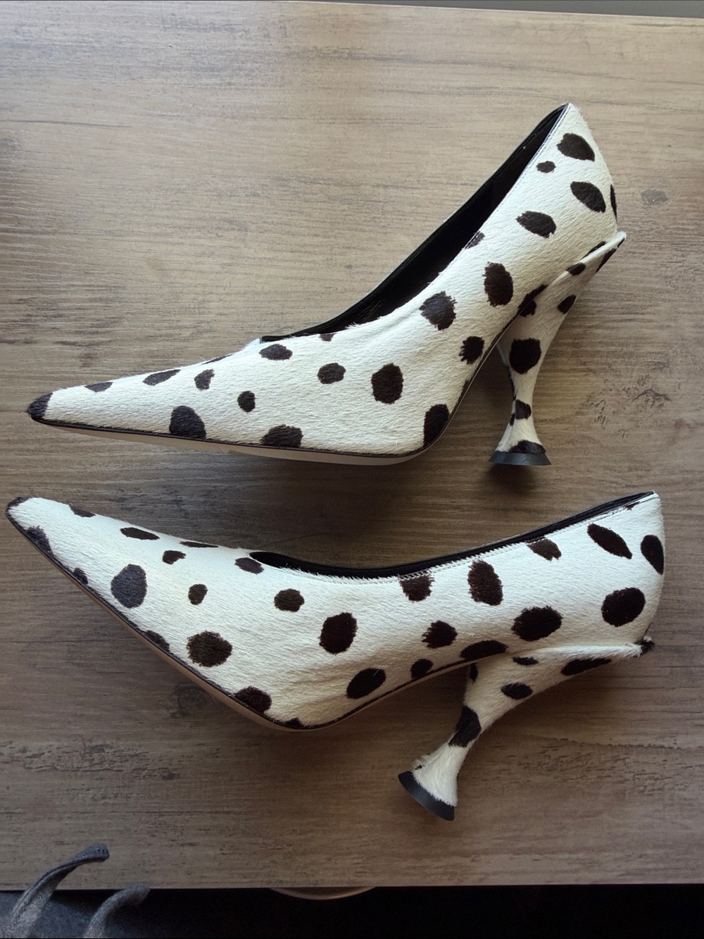 NWT Burberry Ava Cream & Black Dalmatian-Spot Pointed-Toe Pumps - Picture 7 of 12